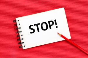 「妨げる」の英語表現一覧!interrupt、prevent、disturb、keepの使い分けも徹底解説します